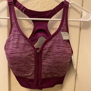 Front zip sports bra